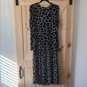 Ann Taylor Black and Cream Long Sleeve Dress